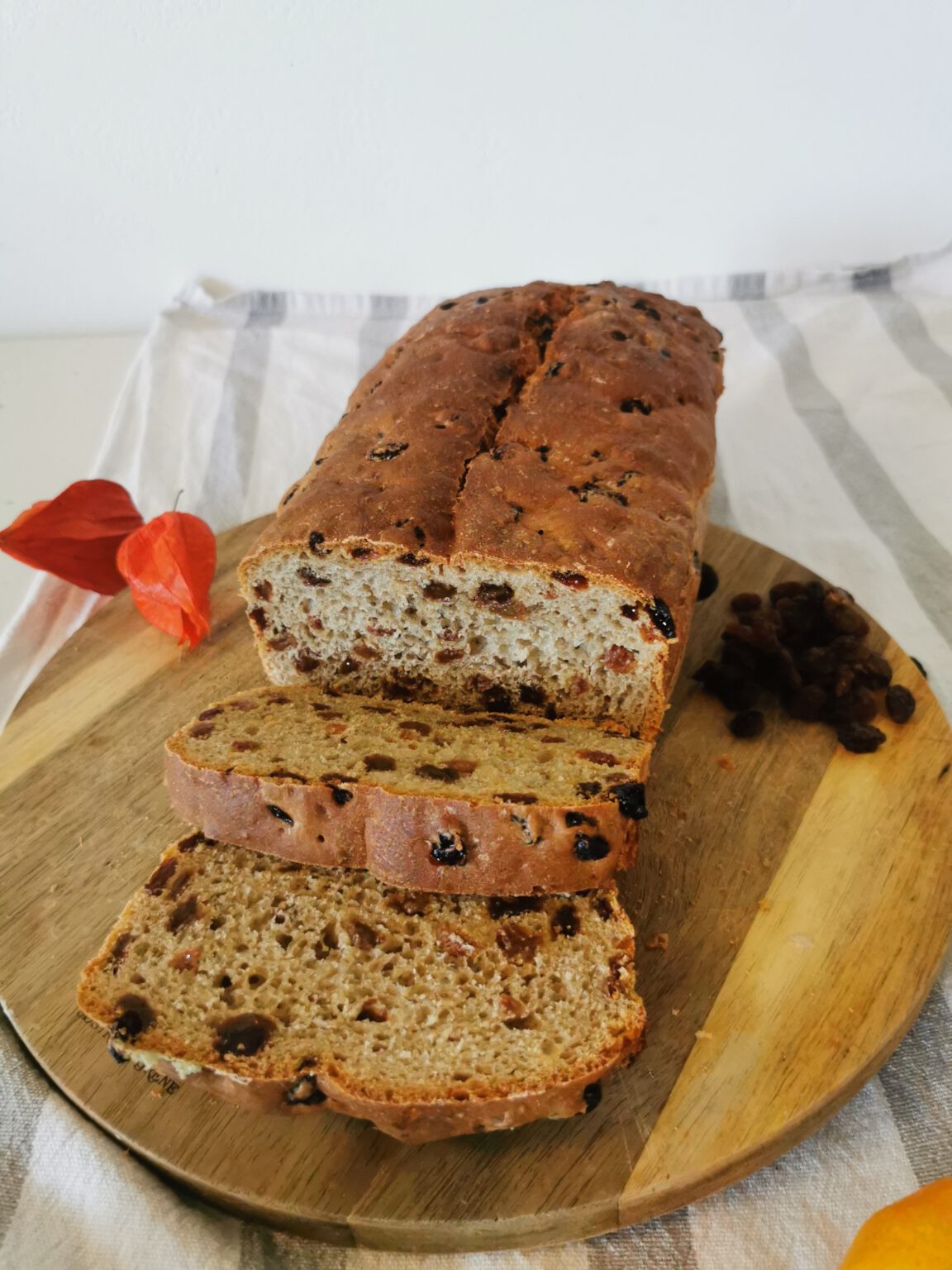 Rosinenbrot mit Vollkornmehl - Hexenkessel